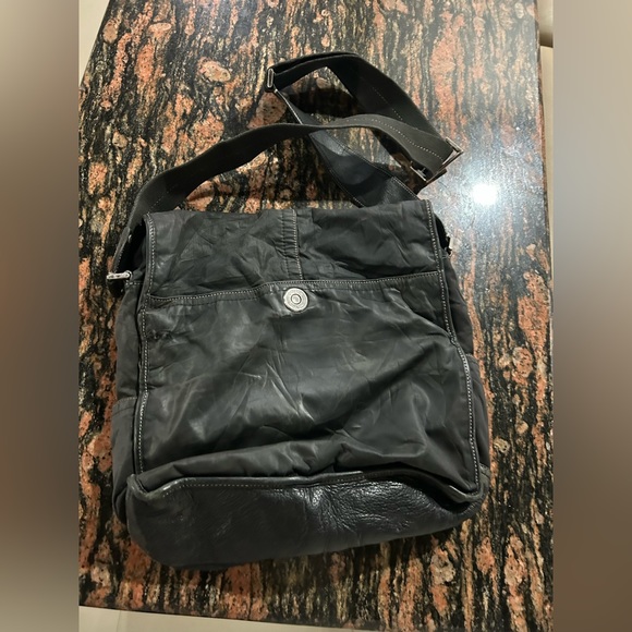 Authentic Coach messenger bag. Size medium. Pre loved. Condition 10:10 - Picture 7 of 15